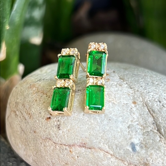 Diamond 14k and synthetic emerald earrings - Picture 4 of 5